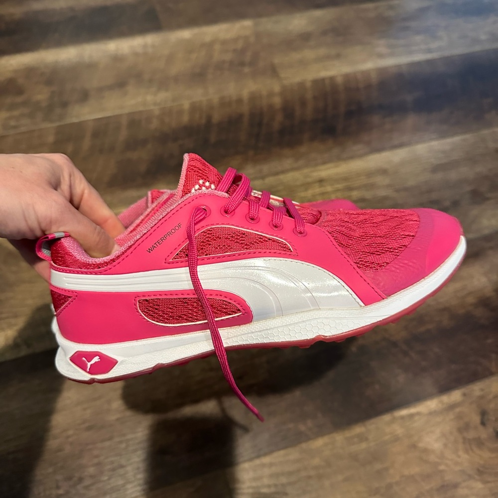 Women’s golf sneakers